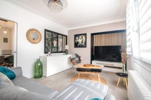 TV a/nebo společenská místnost v ubytování L'S-Kal-56, design et cosy !