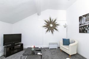 Televiisor ja/või meelelahutuskeskus majutusasutuses Montague House Apartments