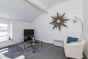 Televiisor ja/või meelelahutuskeskus majutusasutuses Montague House Apartments