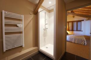 Koupelna v ubytování Domaine situé au coeur de la campagne vendéenne + 62 fotografií