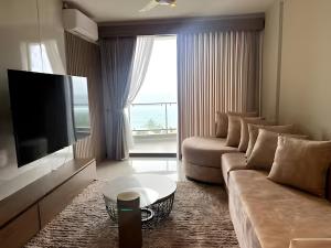 Μια τηλεόραση ή/και κέντρο ψυχαγωγίας στο Sea View Apartment in Colombo -Dehiwala