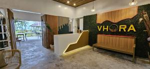 MagdiwangVhora Resort的一家商店的墙上挂着“waza”的标志。 更多79张照片