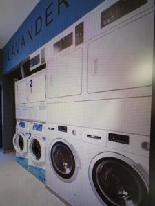 a group of washing machines in a laundry room at Estúdio dos sonhos in Rio de Janeiro