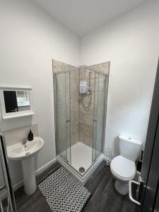 a bathroom with a shower and a toilet and a sink at Modern Studio Central WV1 Appt 4 in Wolverhampton