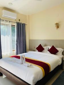 Ένα ή περισσότερα κρεβάτια σε δωμάτιο στο Tiffin Home and Restaurant