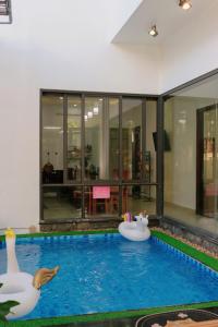 Bazén v ubytování Lamoon Villa Entire 6 Bedroom Apartment - Hue nebo v jeho okolí + 4 fotografie