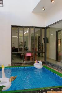 Bazén v ubytování Lamoon Villa Entire 6 Bedroom Apartment - Hue nebo v jeho okolí