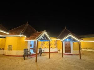 Το κτήριο όπου στεγάζεται  το οργανωμένο κάμπινγκ