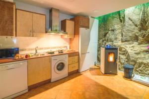 Kuchyň nebo kuchyňský kout v ubytování Casas en Omañuela by Villamya