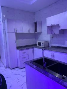 Η κουζίνα ή μικρή κουζίνα στο Vivi apartment hotel and suite