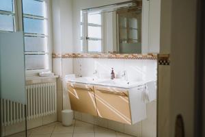 Un baño de KAROLINGERHOF - Mosel 36 fotos más