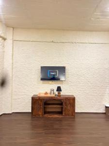 Et tv og/eller underholdning på Hujra Restaurant & Livings