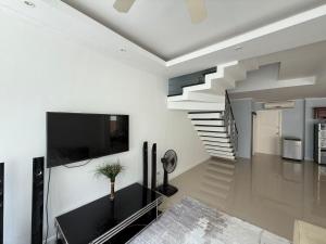 TV a/nebo společenská místnost v ubytování The Trend Villa