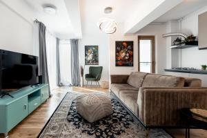 Μια τηλεόραση ή/και κέντρο ψυχαγωγίας στο Loft Eleven Modern 1BR Apartment Free Parking