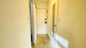 an empty hallway with a door in a room at Appartamento Cristallo - Affitti Brevi Italia in Bardonecchia