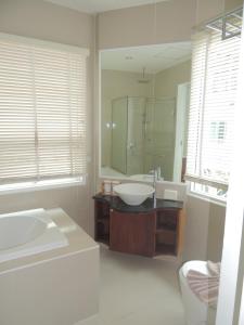 Koupelna v ubytování The Trend Villa