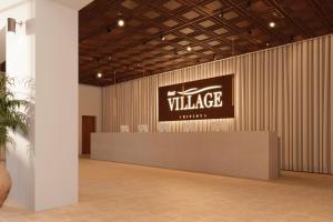 eine Lobby mit einem großen Schild an der Wand in der Unterkunft Hotel Best Village Chipiona in Costa Ballena