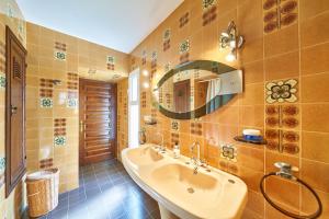 Koupelna v ubytování El Palomar + 31 fotografií