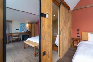 Una cama o camas en una habitación de Ceiba Villas