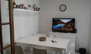 TV a/nebo společenská místnost v ubytování Chalet familiar