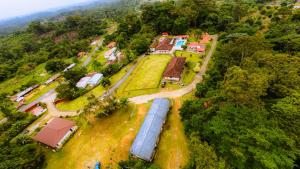 Peisaj natural din apropierea acestui hotel