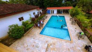 Piscina de la sau aproape de La Maison Des Mines