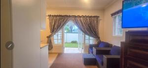 TV a/nebo společenská místnost v ubytování Cozy corner nook