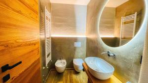 Ένα μπάνιο στο Casa Pozzallo Vetreria - Affitti Brevi Italia +18 φωτογραφίες