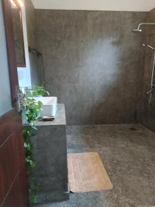 Koupelna v ubytování Indunil Family Residence With Pool Hiriketiya