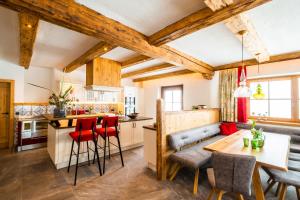 Kuchyň nebo kuchyňský kout v ubytování Ferienhaus Mandlberggut + 35 fotografií