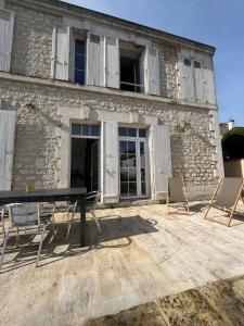 Bygningen som feriehuset ligger i + 12 billeder