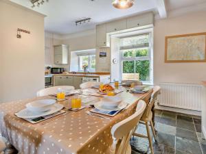 Toit puhkemaja aladel või selle läheduses +6 fotot