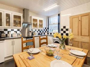 Köök või kööginurk majutusasutuses 2 Bed in Eskdale SZ464