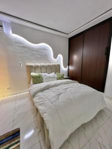 Giường trong phòng chung tại OLORI HOME - residence Haut standing