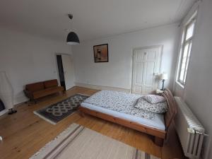 Postel nebo postele na pokoji v ubytování Einzelzimmer mit Altbau Charme