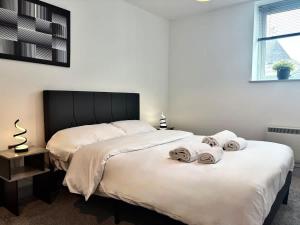 Postel nebo postele na pokoji v ubytování York City Centre 2-Bed Flat - Near Christmas Market