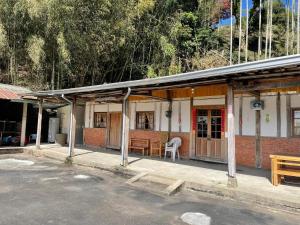 a building with a bench in front of it at 茄苳仔23民宿 in Zhuqi +12 photos