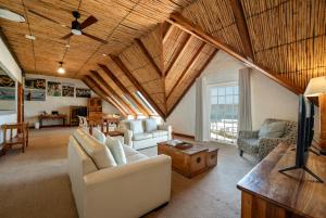 Μια τηλεόραση ή/και κέντρο ψυχαγωγίας στο The Farmhouse Hotel