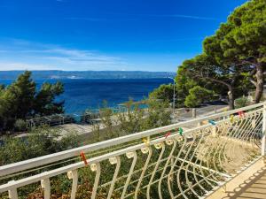a view of the ocean from a bridge at Apartments Giran in Lokva Rogoznica