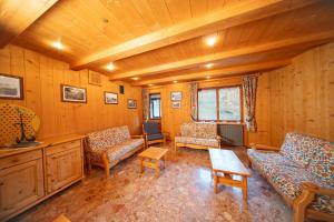a living room with couches and a table at Locanda del Lysjoch in Gressoney-la-Trinité