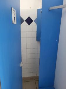 Koupelna v ubytování Nuit, séjour insolite à bord du Lapso II