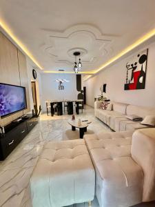 TV/trung tâm giải trí tại OLORI HOME - residence Haut standing +18 ảnh