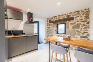 Kuchyň nebo kuchyňský kout v ubytování Manoir de Kervegan : Le Logis du P’tit Levant + 23 fotografií