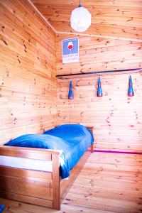 A bed or beds in a room at Chalet tout confort et petit déjeuner - formule hotelière Még 8 kép