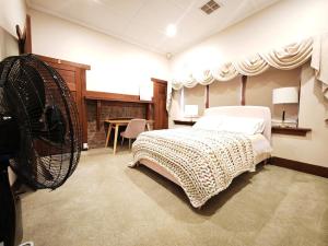 Ένα ή περισσότερα κρεβάτια σε δωμάτιο στο Deepdene 6BR 3BA Large house - Poker Entertainment Room +49 φωτογραφίες