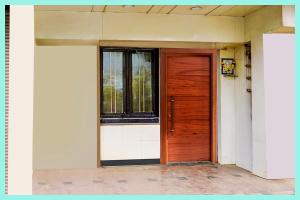 Fotografie z fotogalerie ubytování Hotel Shree Ramlala Devsthanam Near Ram janam Bhoomi Temple 400m- Shri Hanuman Garhi Mandir 500m- Free Wifi-Restaurant and Free parking Facility - Fully Air conditioning Premium Room- Best Hotel In Ayodhya v destinaci Ayodhya