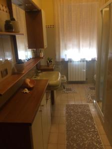 Nhà bếp/bếp nhỏ tại Rifugio tra mare e montagna