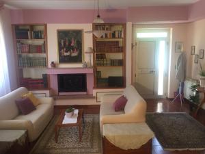 Khu vực ghế ngồi tại Rifugio tra mare e montagna