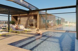 Bazén v ubytování Upon Harbor - Seixal Bay Hotel nebo v jeho okolí