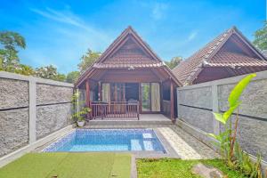 Πισίνα στο ή κοντά στο OYO 94782 Loka Loka Ubud